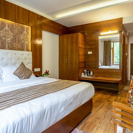 Pristine Inn Manali Exterior photo