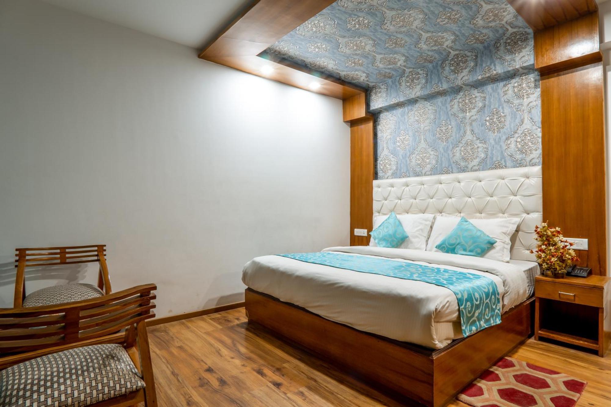 Pristine Inn Manali Exterior photo